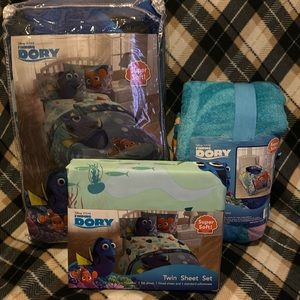 COPY - Finding Dory Microfiber Twin Set w/ Twin Plush Blanket